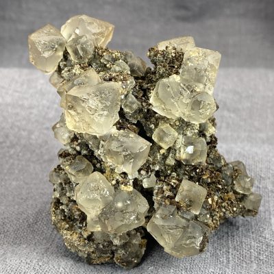 Fluorit, pyrhotin