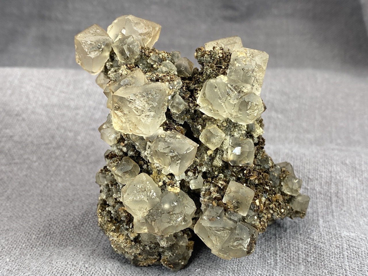 Fluorit, pyrhotin