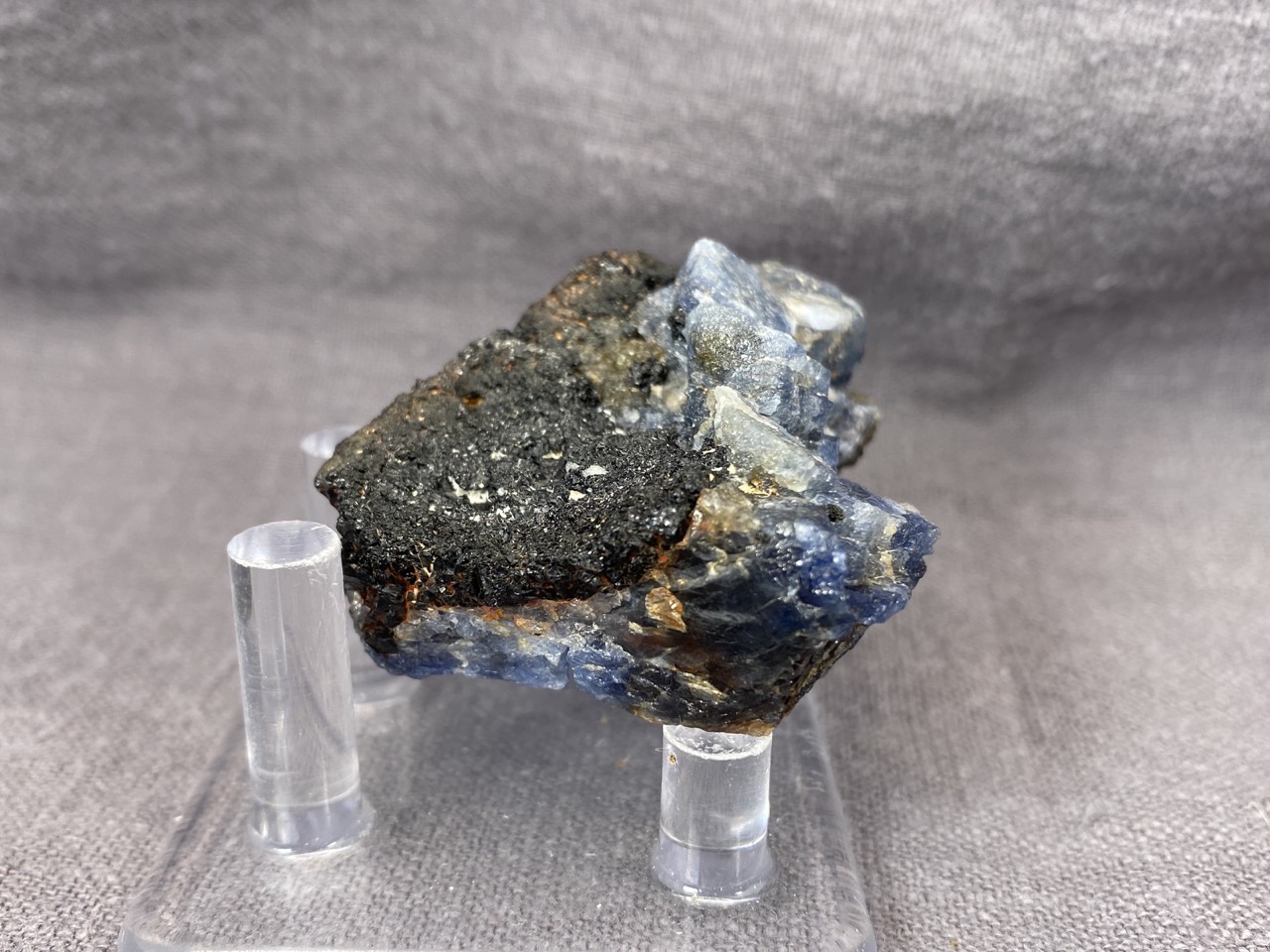 Corundum - sapphire - Image 7