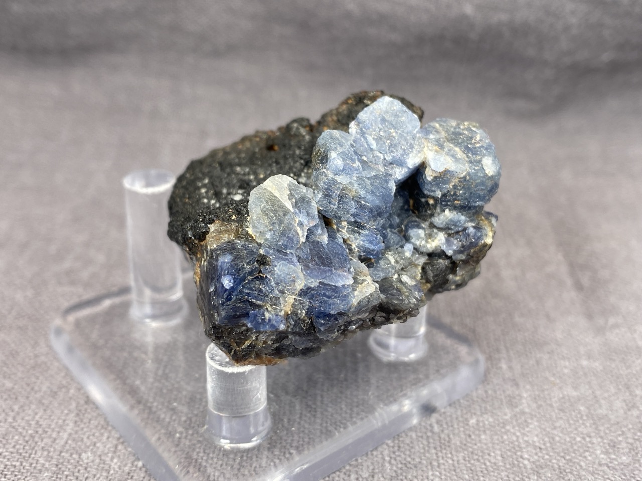Corundum - sapphire - Image 8