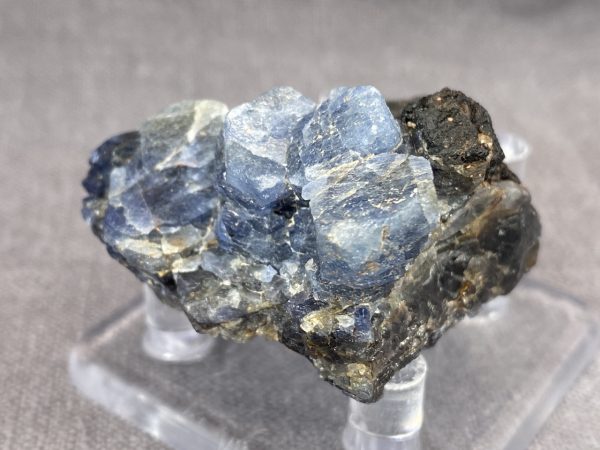 Corundum - sapphire - Image 10