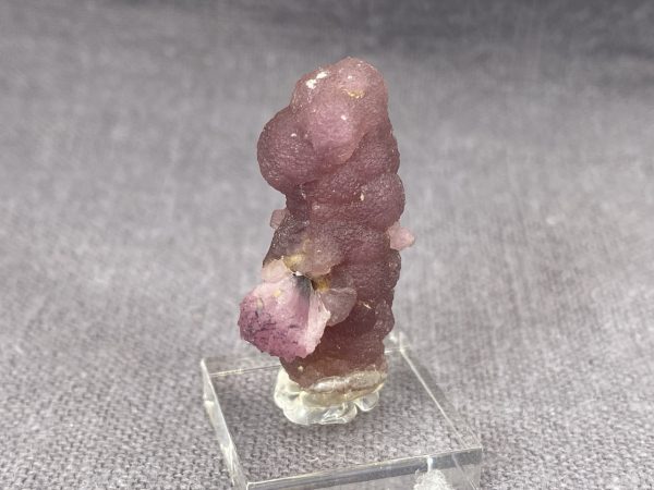 Rubellite on hambergite - Image 11