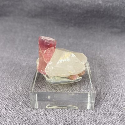 Rubellite, quartz