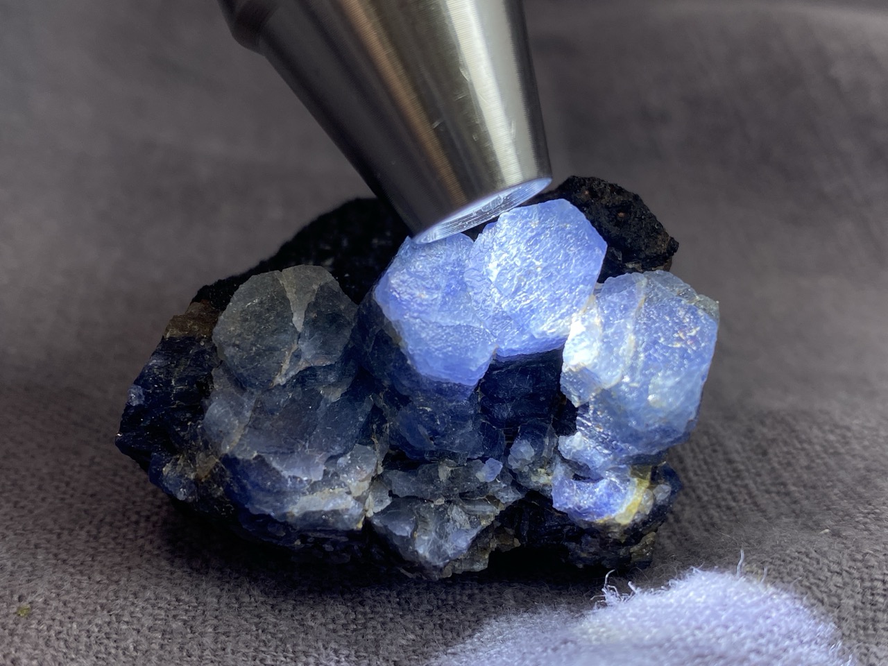 Corundum - sapphire - Image 2