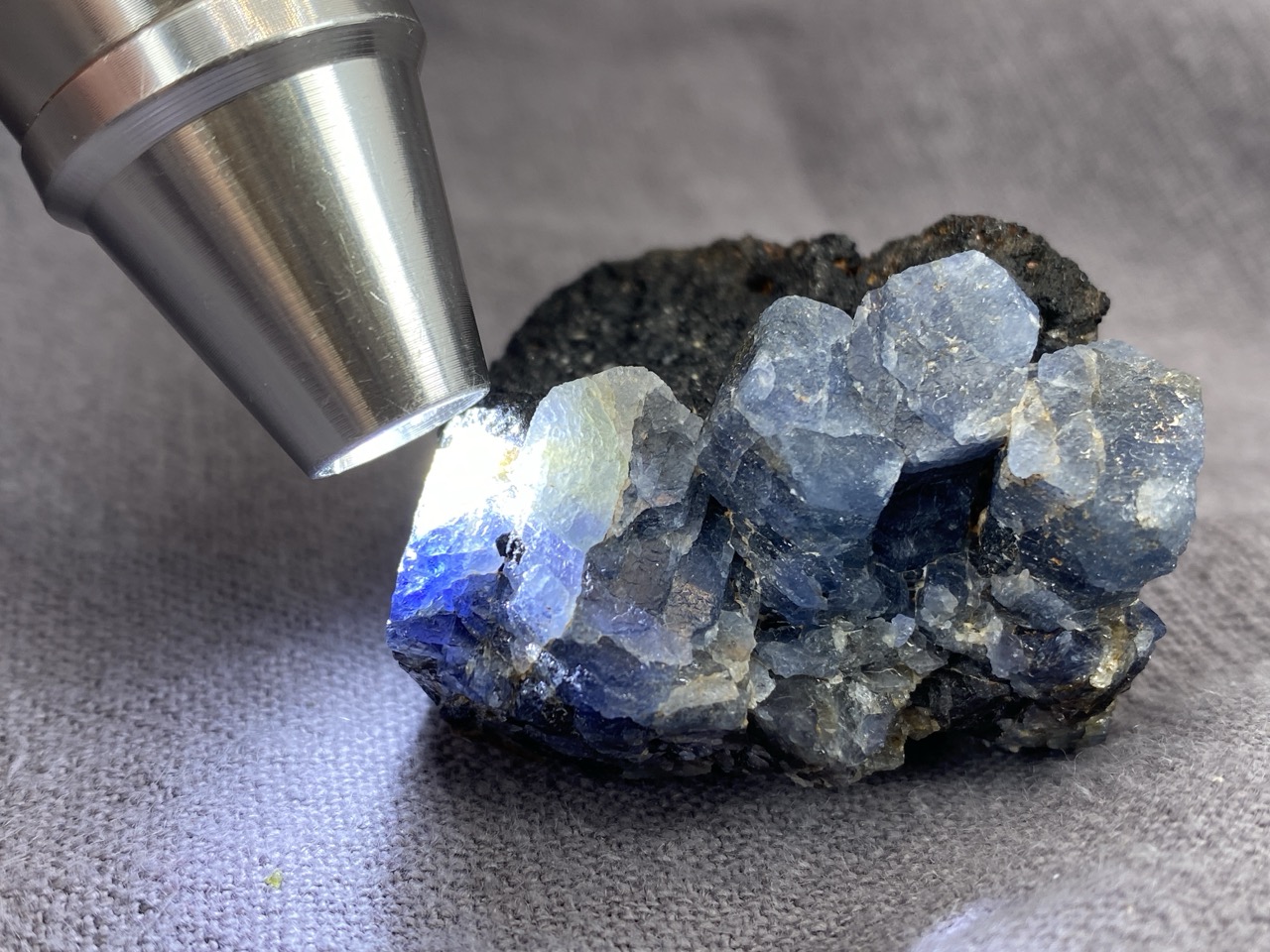 Corundum - sapphire - Image 3