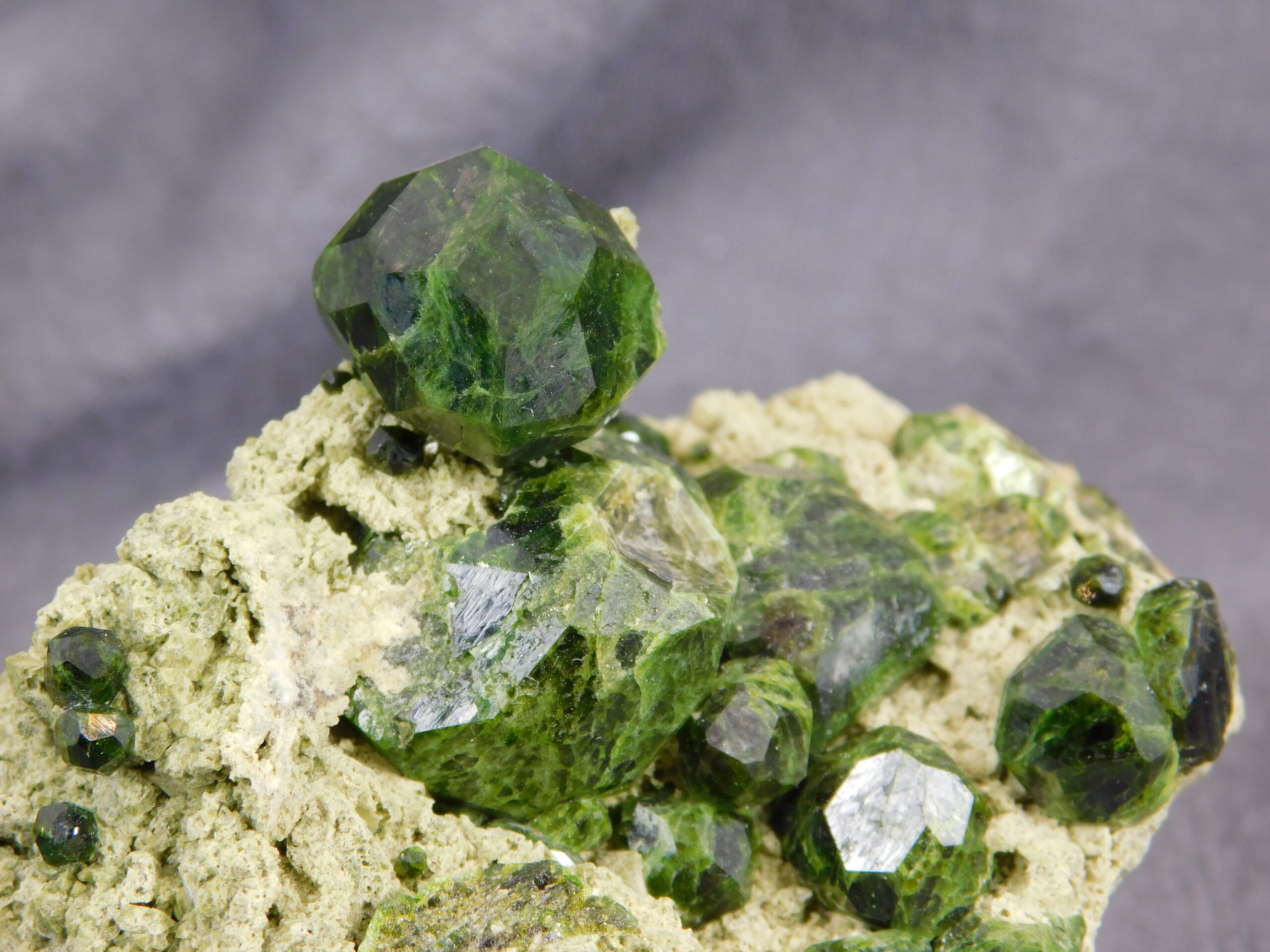 Andradit, var. Demantoid - Obrázek 3