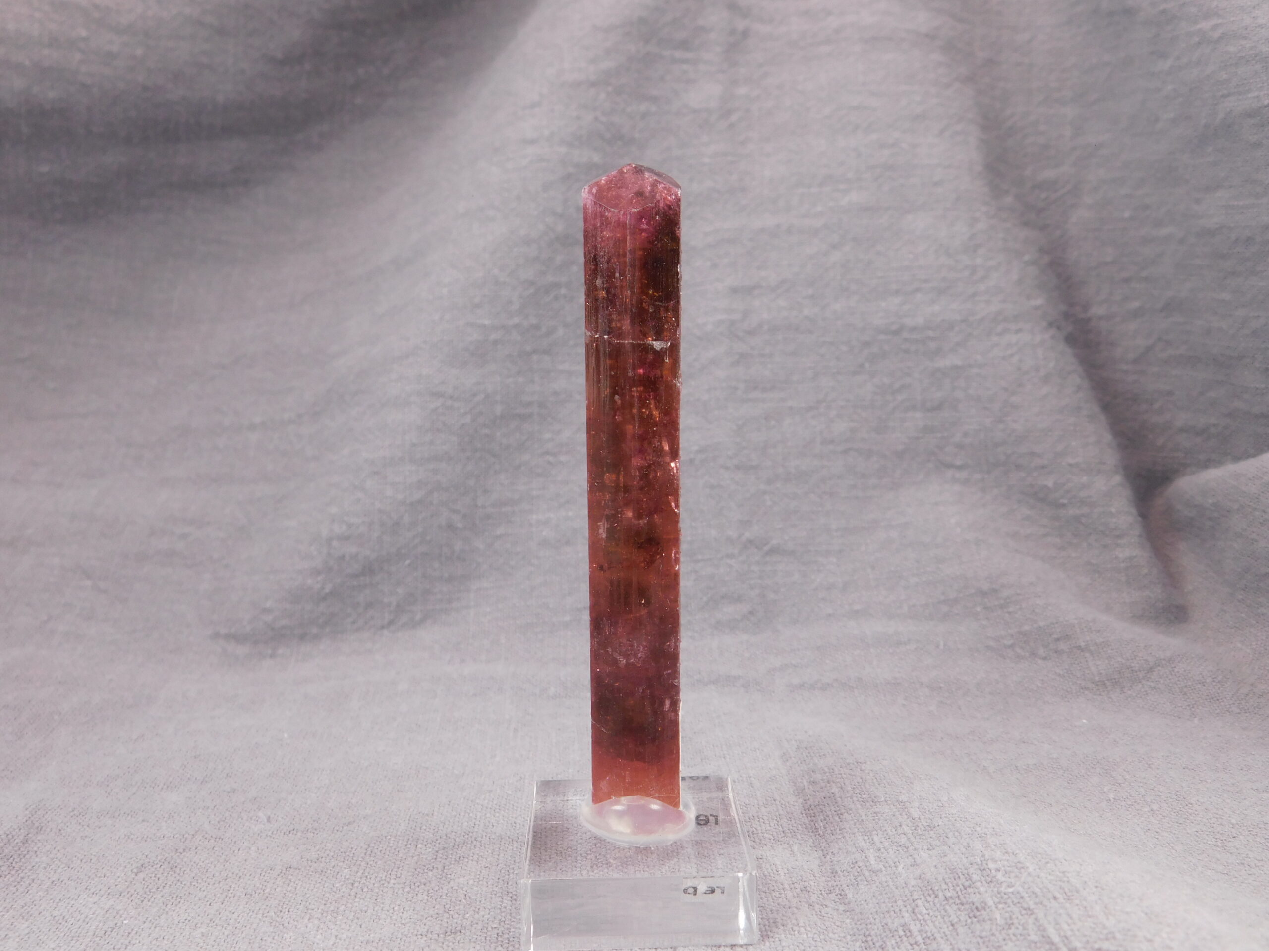 Turmalín var. rubelit