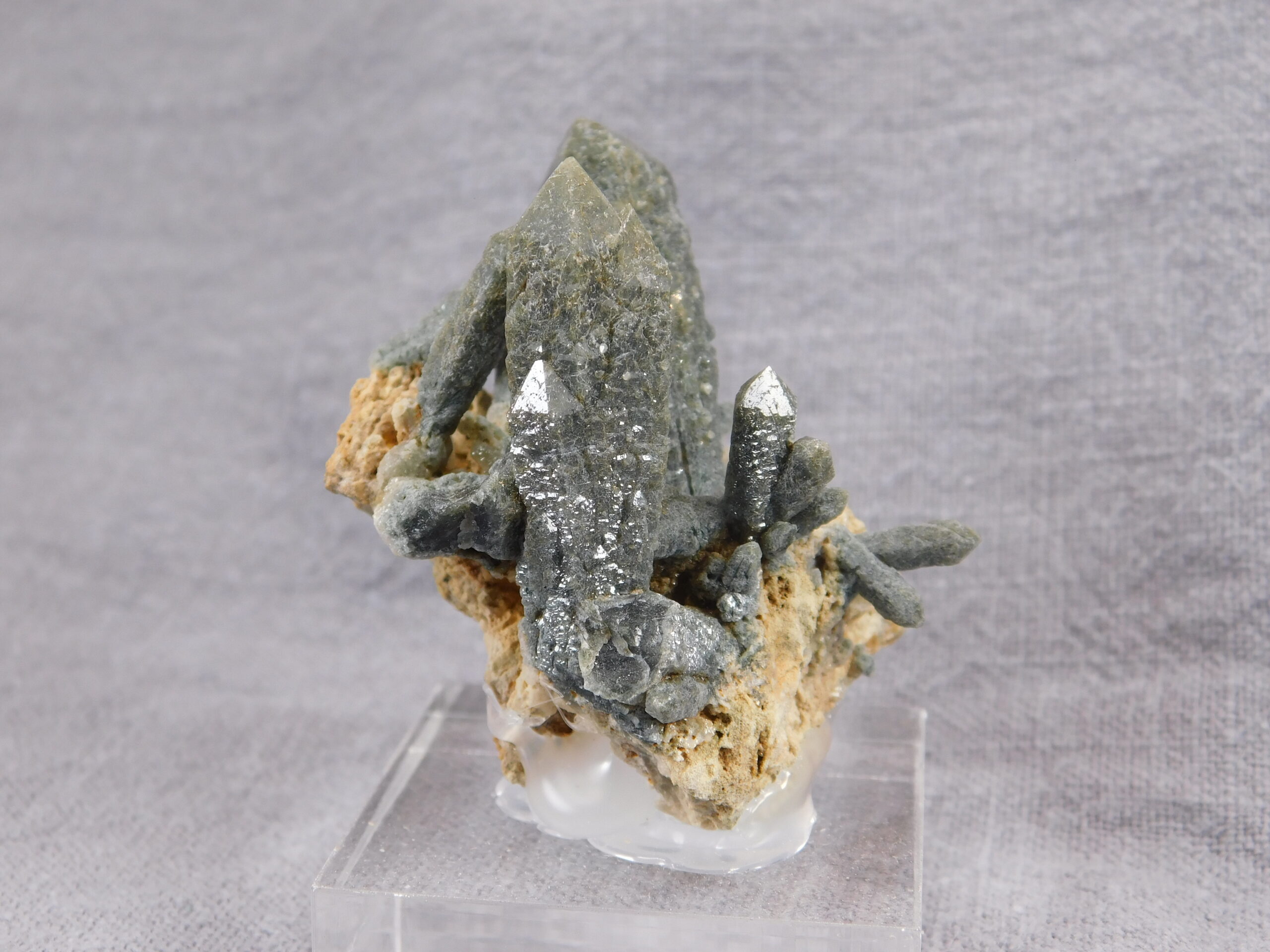 Křemen s inkluzemi aktinolitu (prasem) - Obrázek 2