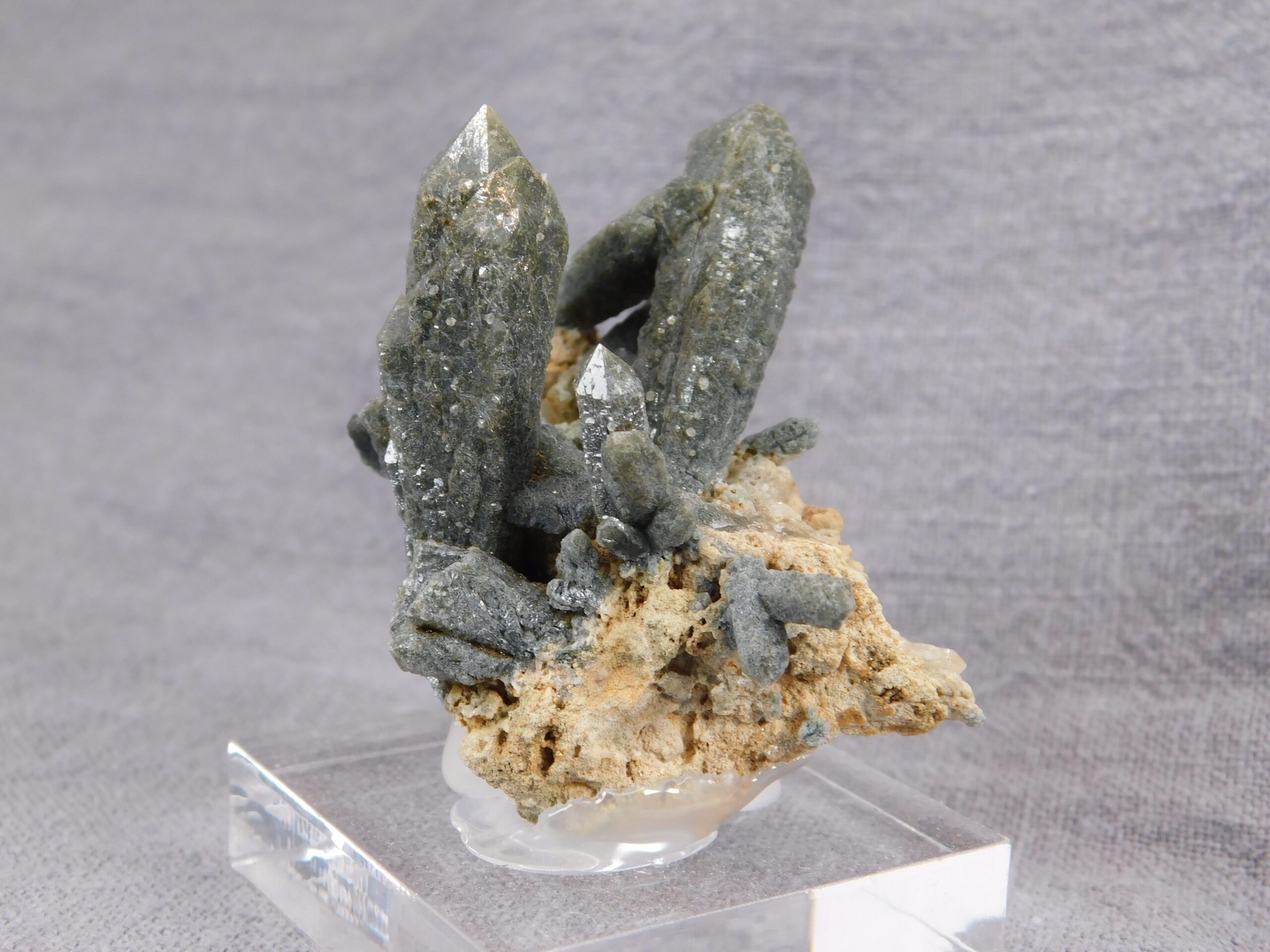 Křemen s inkluzemi aktinolitu (prasem) - Obrázek 3