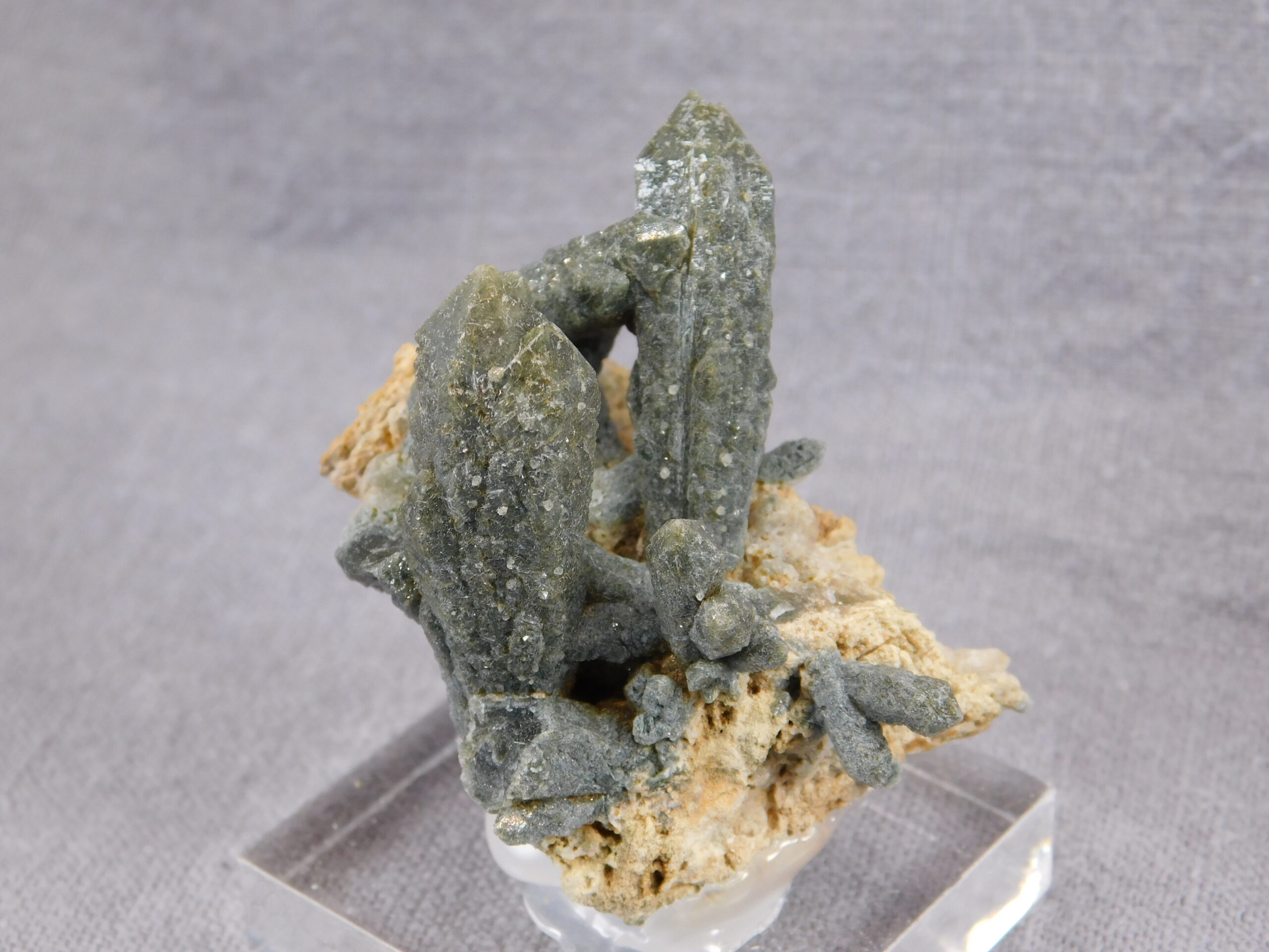 Křemen s inkluzemi aktinolitu (prasem) - Obrázek 8