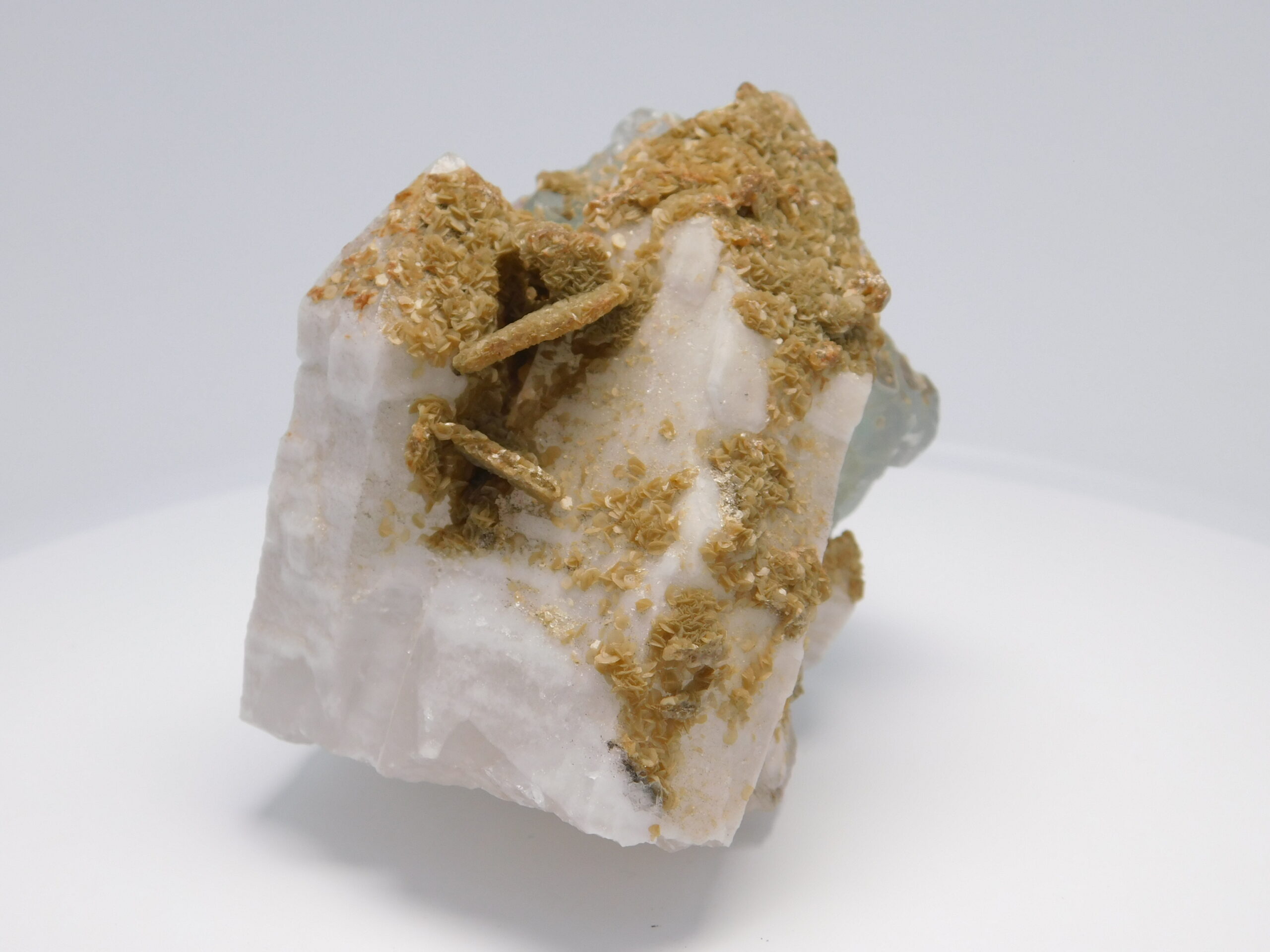 Fluorite, quartz - Image 6