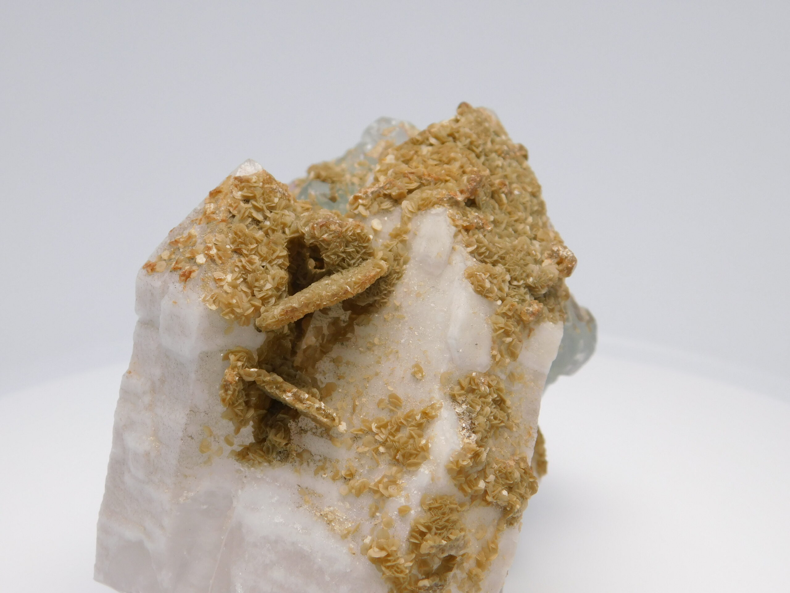 Fluorite, quartz - Image 7
