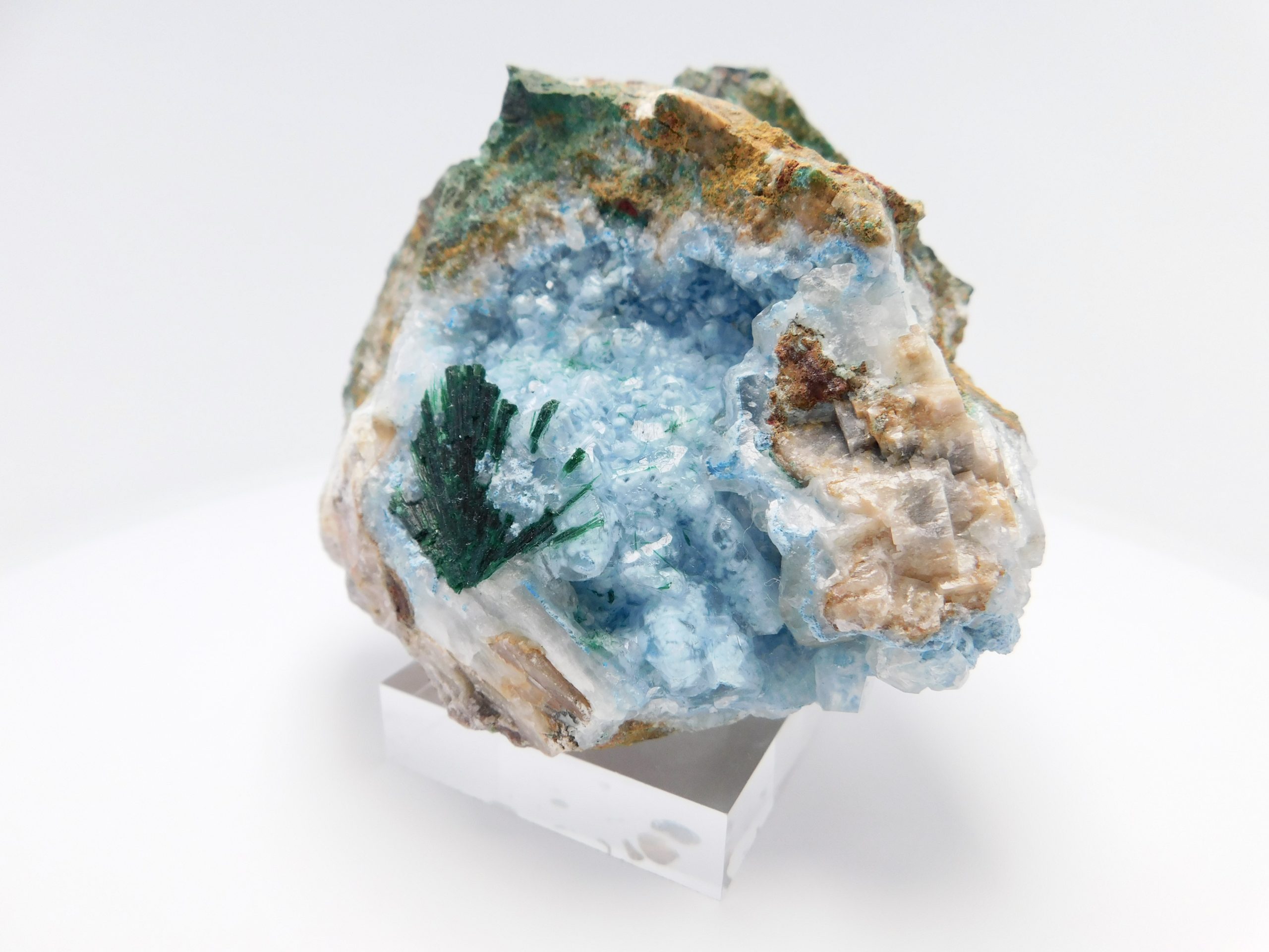 Shattuckite in calcite, malachite - Image 2