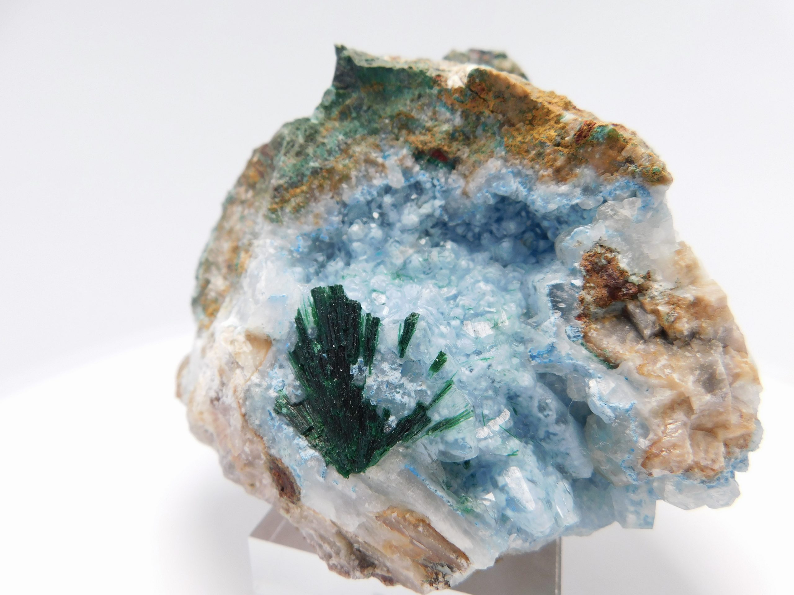 Shattuckite in calcite, malachite - Image 3