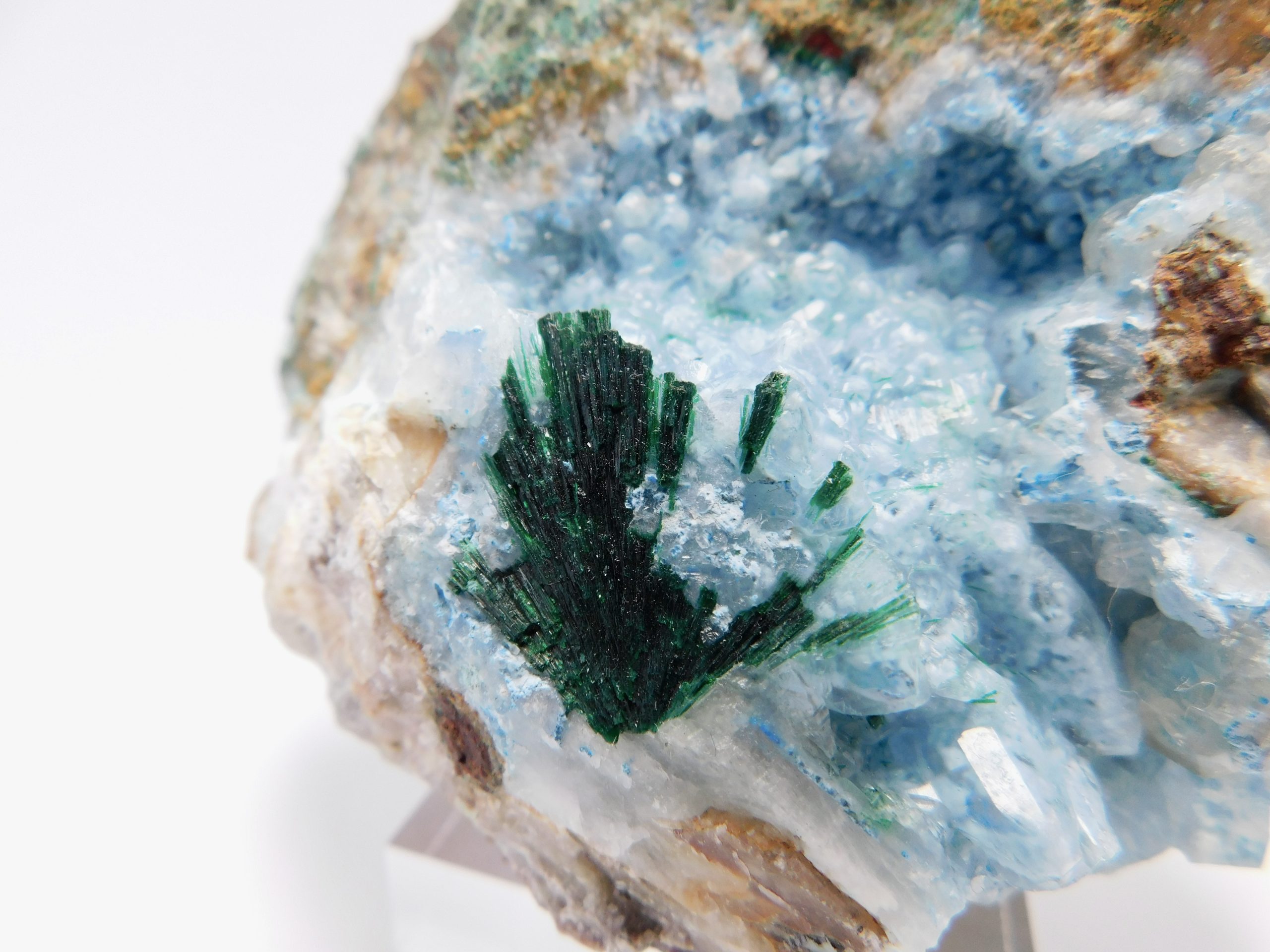 Shattuckite in calcite, malachite - Image 4