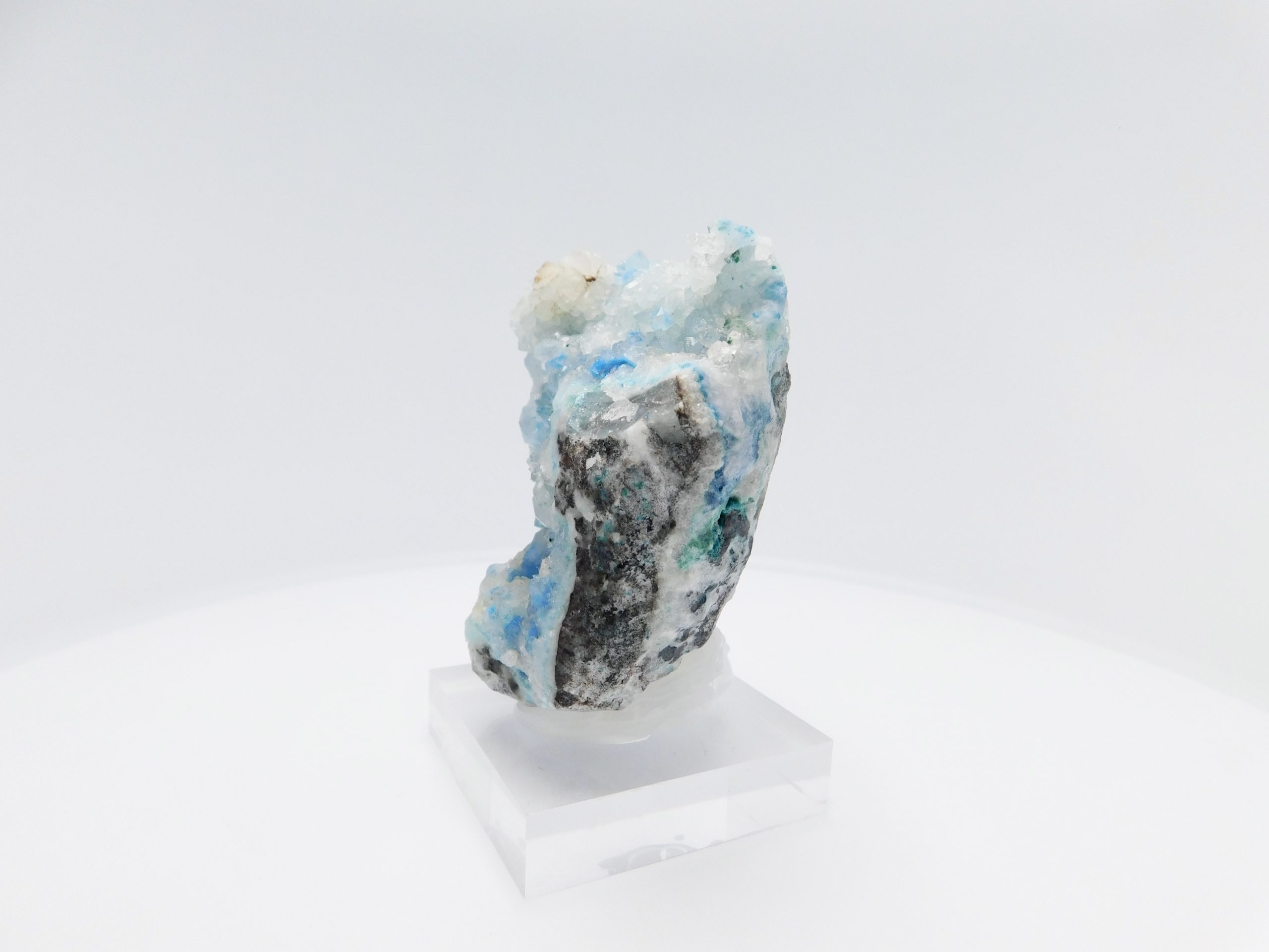 Shattuckite in quartz - Image 6