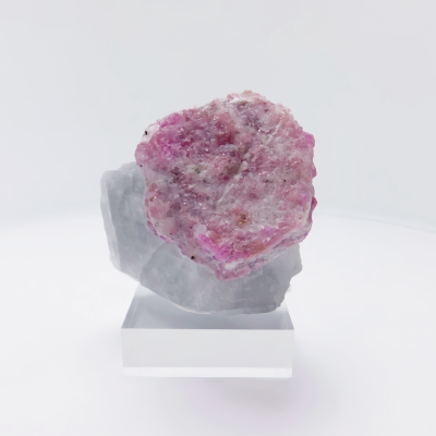 Spinel pseudomorph after muscovite(?)